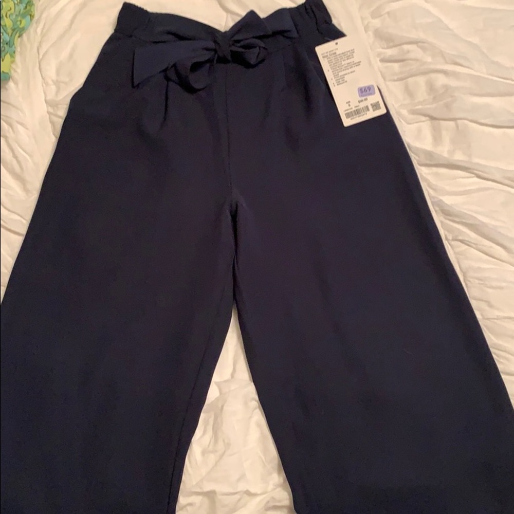 Lululemon Noir Crop